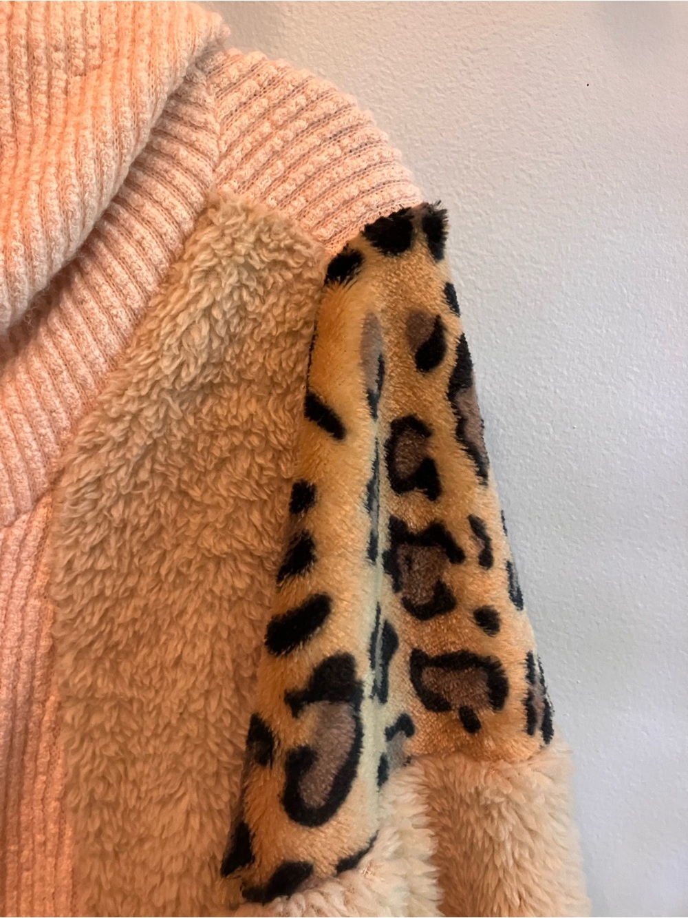 POL Cozy Peach & Tan Sherpa Pullover Sweatshirt with Leopard Accents NWOT SIZE M - Picture 6 of 8